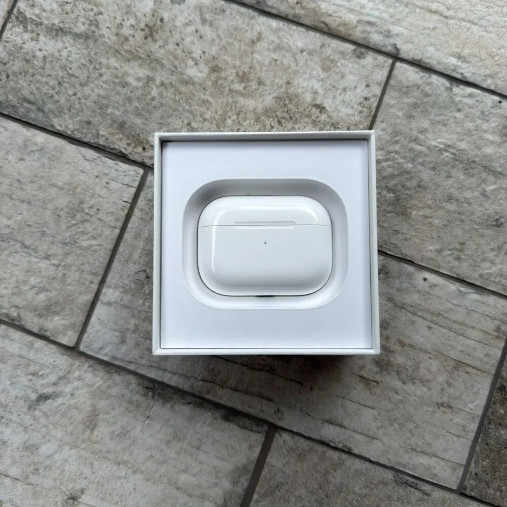Apple AirPods Pro 1st Gen MWP22AM/A Wireless Charging Case White Earbuds